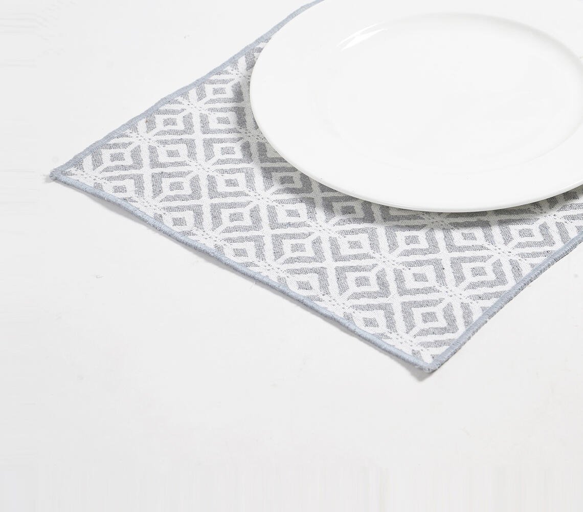 Geweven grijze op witte diamantplacemats (set van 4)