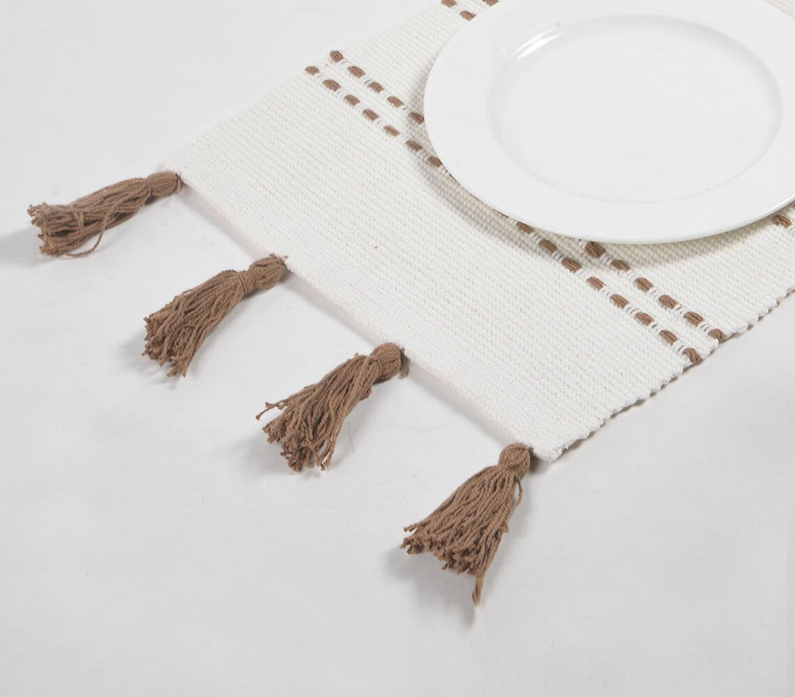 Handgeweven katoenen placemats met minimale omberkleurige kwastjes (set van 4)