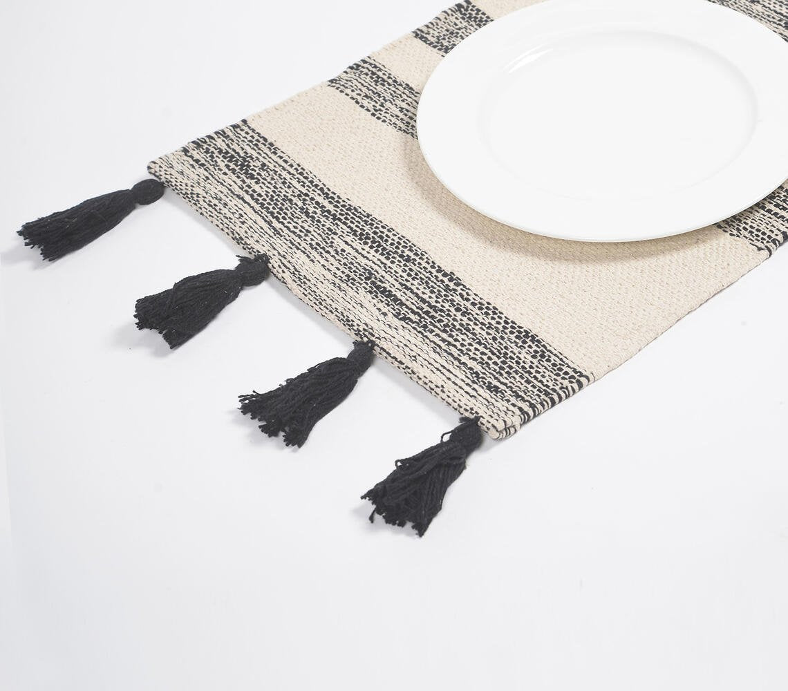 Handgeweven monochrome placemats met zwarte lijnen (set van 4)