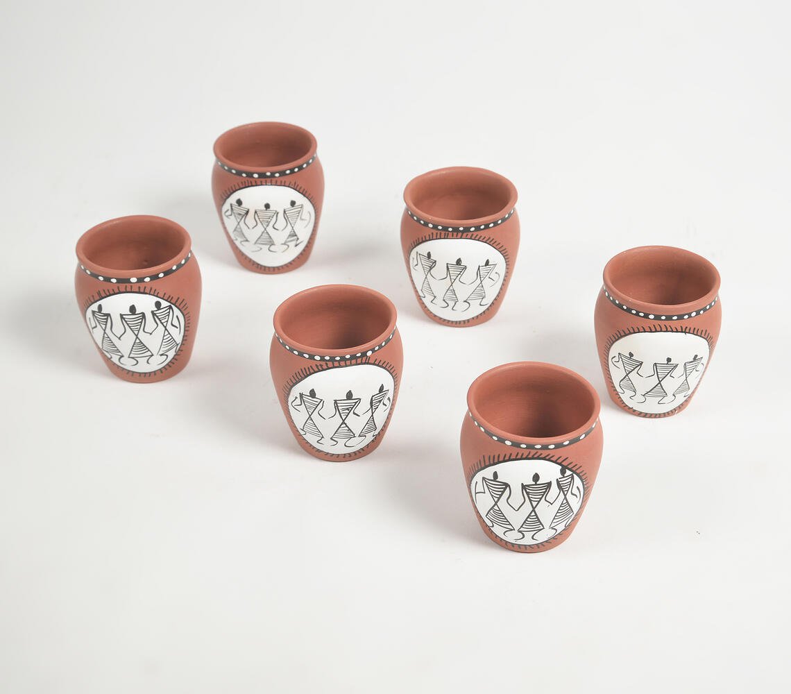 Handgeschilderde Warli terracotta kleiglazen (set van 6, 175 ml)