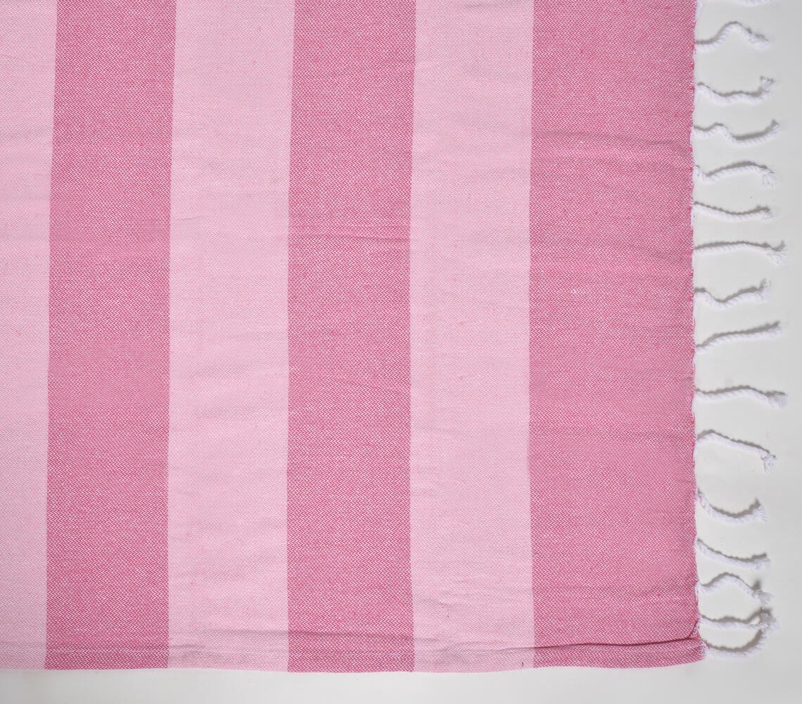 Roze gestreepte hamam Fouta strandlaken met franjes