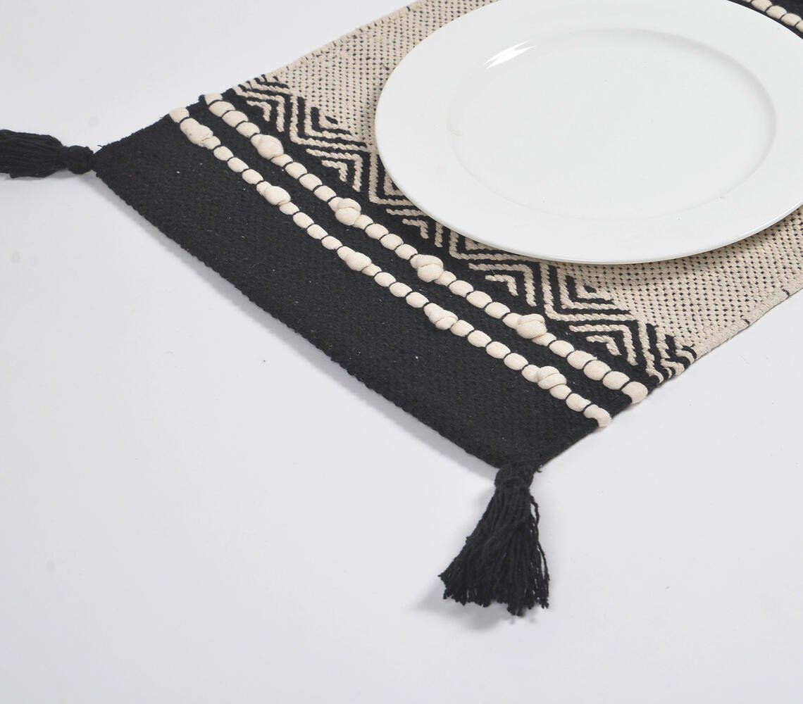 Handgeweven zwarte placemats met chevronranden (set van 4)