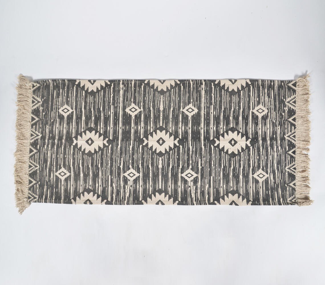 Handwoven Cotton Monochrome Fringed Rug