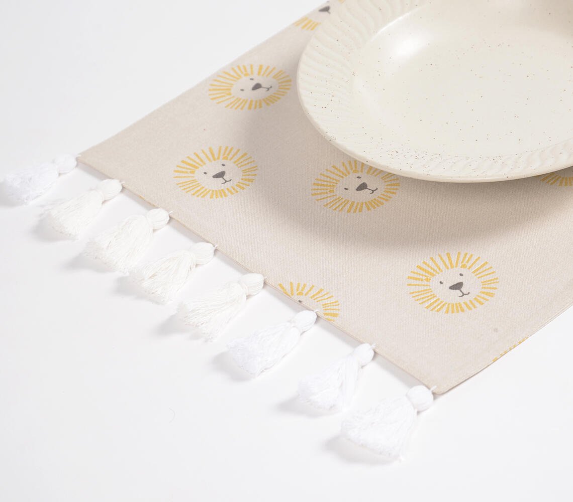 Handgeweven katoenen placemats met babyleeuw, bedrukt en met kwastjes (set van 4)