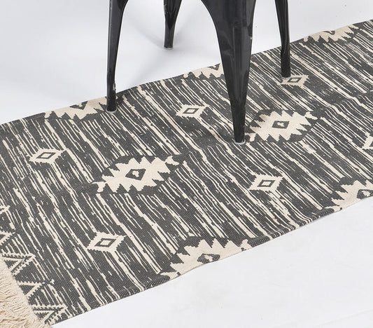 Handwoven Cotton Monochrome Fringed Rug