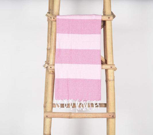 Roze gestreepte hamam Fouta strandlaken met franjes