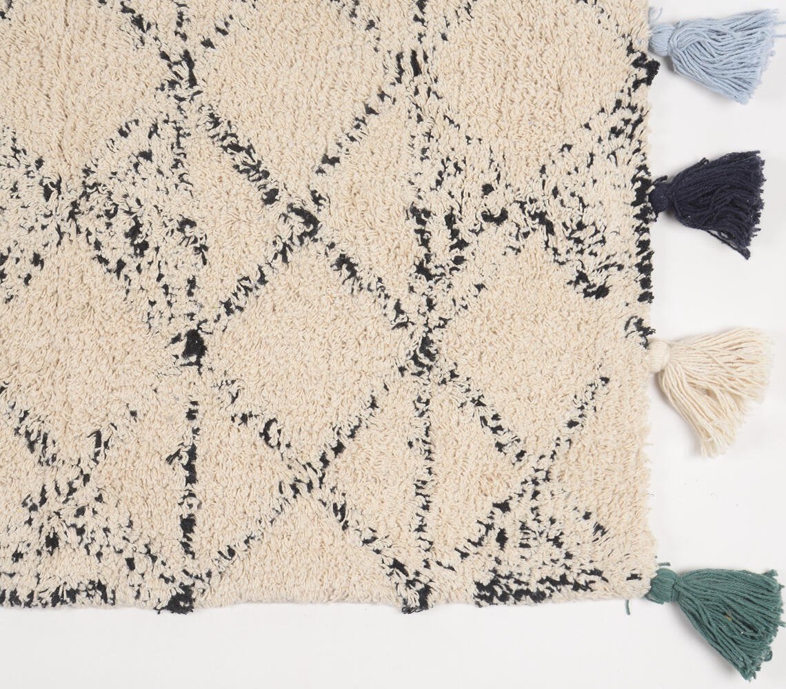 Tufted & Tasseled Geometric Bath mat