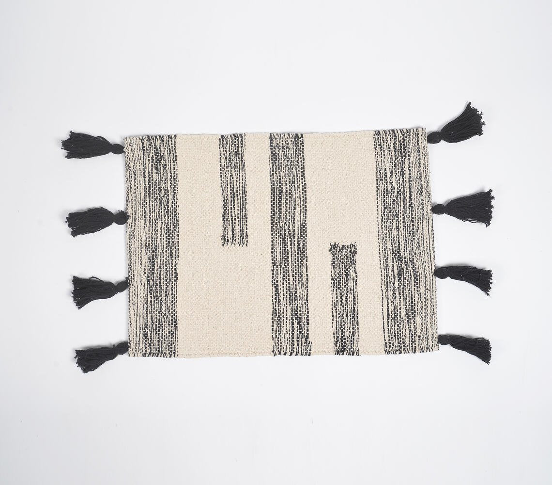 Handgeweven monochrome placemats met zwarte lijnen (set van 4)